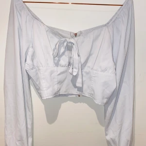 Tröjor  - Två super finna tröjor. Tröjan på första bilden är från SHEIN. I storlek L. Den andra tröjan är från H&M i storlek S. 60kr st. Tryck inte köp nu utan skriv privat istället. Köparen betalar frakten.