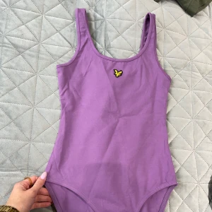 Bodysuit  - Från Lyle&Scott, storlek: S
