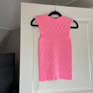  rosa topp från zara - 50 kr, aldrig använt 