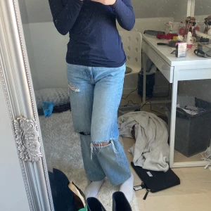 Gina tricot jeans - Säljer mina jeans från Gina tricot. Sparsamt använda o i super bra skick💕köpta för 500 säljer för 200.