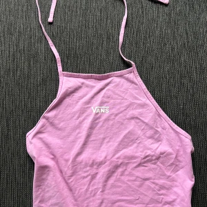Vans - Tyvärr är den förstår så jag säljer detta fina linne från vans men köpt från ASOS☺️ frakten ingår inte