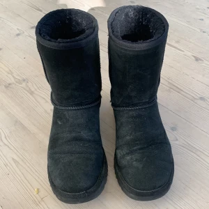 Uggs  - Höga uggs💕 Storlek 40 men passar 39😇Rätt använda därav det låga priset🤗