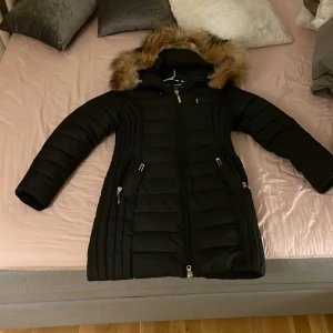 Vinterjackor stl M och L  - Säljer vinterjackor för 600 kr styck. Jag köpte dom från ”Butik Garoff” för ungefär ett år sedan och har aldrig använd de, och det är i bra skick 