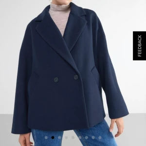 Intressekoll  - Endast inressekoll på denna kappan! I stel XS helt ny, är översize i modellen så passar mig som är M. Inköpt på Lindex hemsida för 999. Säljer endast vid bra bud! Tryck inte på köp direkt. Bud ligger på 1200🥰