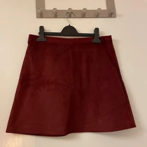 Kjol - Kjol från primark i mjukt typ velvet material, strl 40