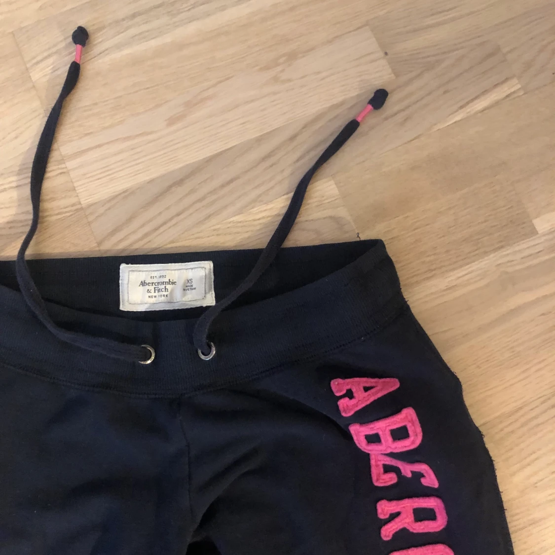 fina lågmidjade mörkblåa mjukisbyxor - 91