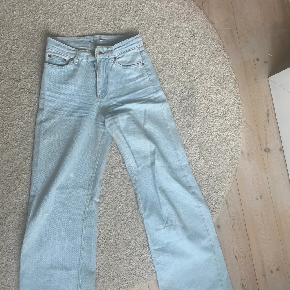 Skit snygga jeans från junkyard. Används inte längre därför säljs. Köpt för 500. Jeans & Byxor.