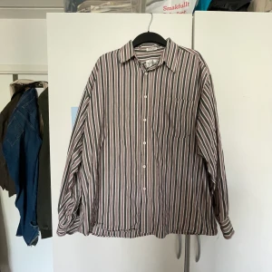 Boxy skjorta - Säljer denna vintage boxy skjorta 