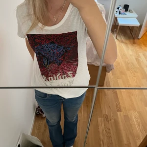 Zadig t-shirt  - Säljer min så coola tshirt från Zadig & Voltaire💕 Köptes för ungefär 1000 säljer för 300❤️ Perfekt skick!