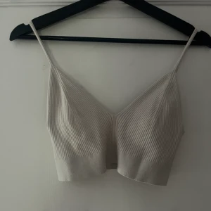 Topp  - Stickad topp från hm, sitter lite löst på mig som egentligen har xs, storlek s❤️ pris + frakt 
