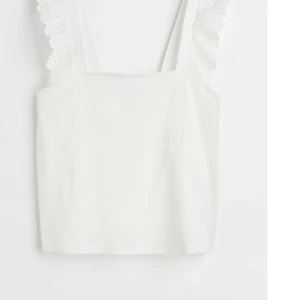 topp från hm - jättefin topp från hm🤗 nästan aldrig använd! 100kr +frakt💗 pris kan diskuteras💋💋