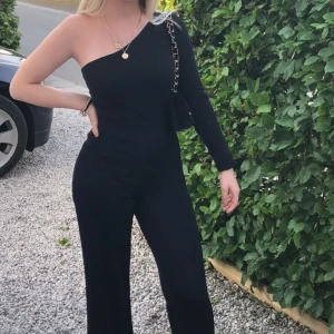 Body - One shoulder body från nakd, , i bra skick, perfekt till fest💓🥂