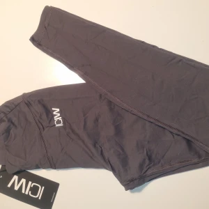 Iciw scrunch tights  - Icaniwill classic scrunch tights nya med prislapp kvar!  Storlek xsmall i färgen anthracite ( mörkgrå) 