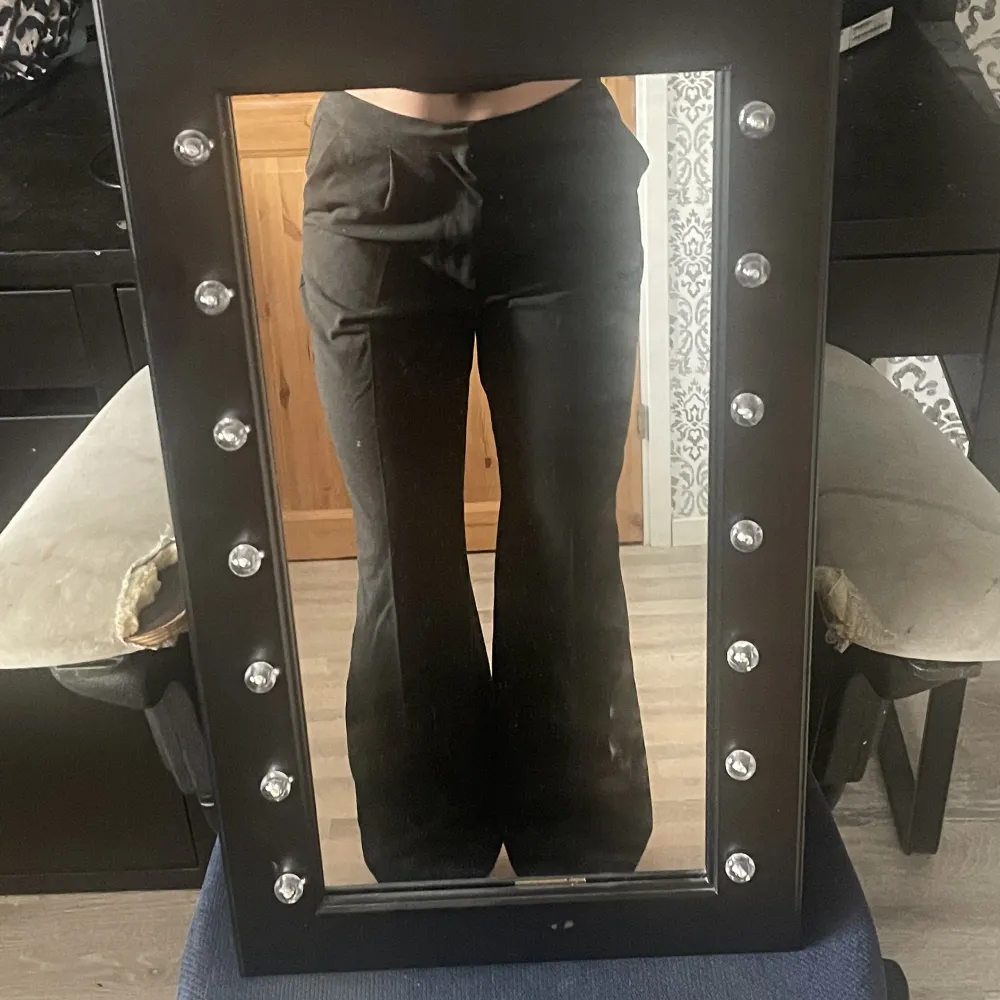 Svarta kostymbyxor från pull&bear i strl M. Jeans & Byxor.
