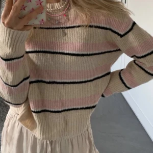 Stickad tröja  - Super söt stickad tröja!🌸💗 Gratis frakt!😊Lånad bild