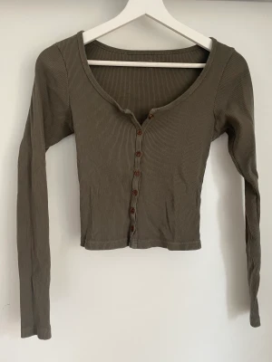 Grön tröja - Jätte fin och har aldrig använt 