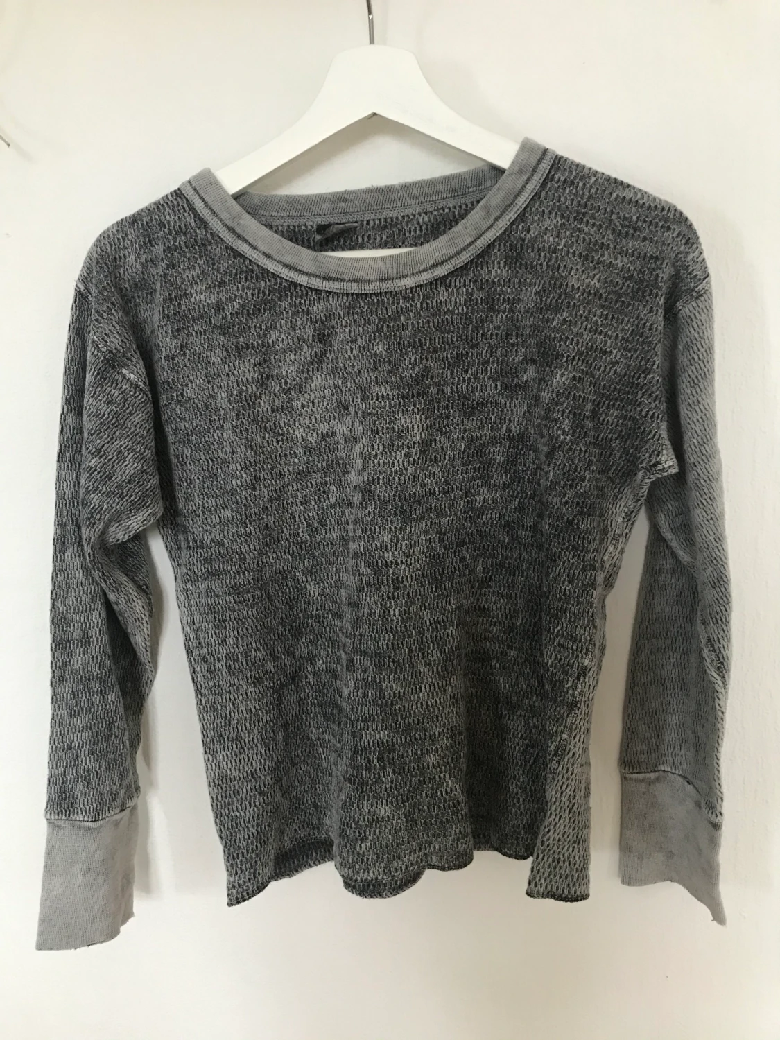 Grå långärmad topp