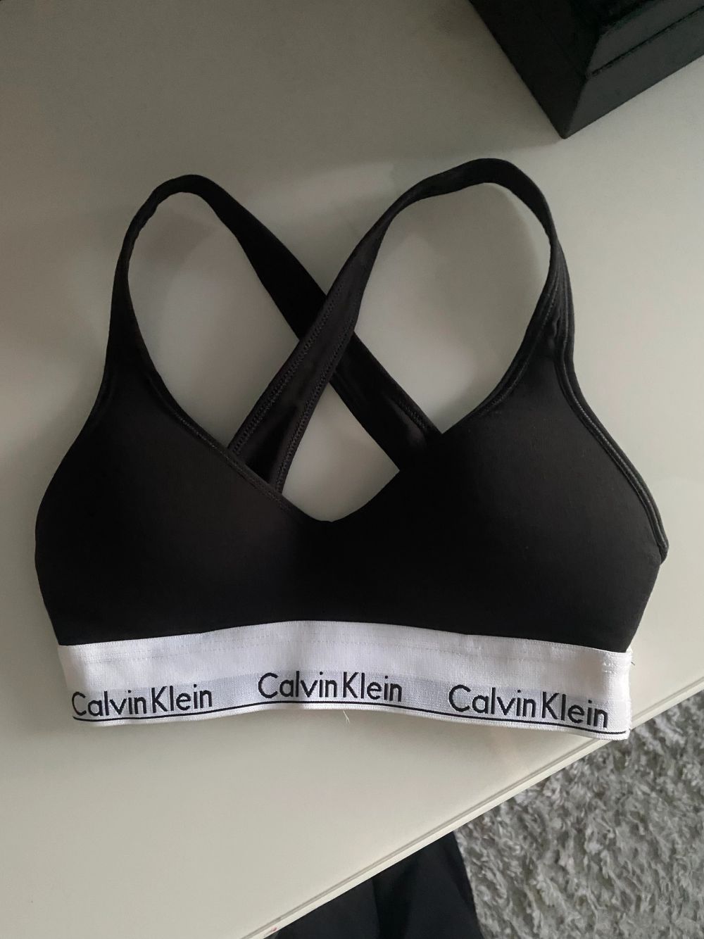 14 Jährig Mädchen In Calvin Klein Bh Svart Calvin Klein bh - Calvin Klein | Plick Second Hand
