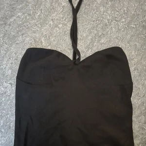 Topp - Topp från Gina Tricot i storlek L. Passar mig som är en S/M. Aldrig använt. För mer bilder och information är det bara att höra av sig 😊