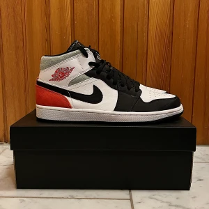 AIR JORDAN 1 MID SE - Air Jordan 1 Mid Se SE UNION BLACK TOE Använd varsamt fåtal gånger 