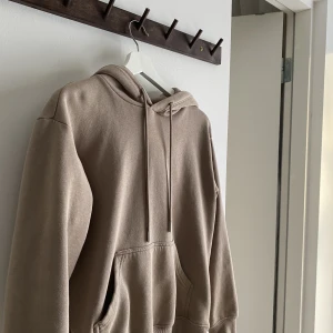 Hoodie - Hoodie från HM super fin färg!💗💗Säljer pågrund av för liten.
