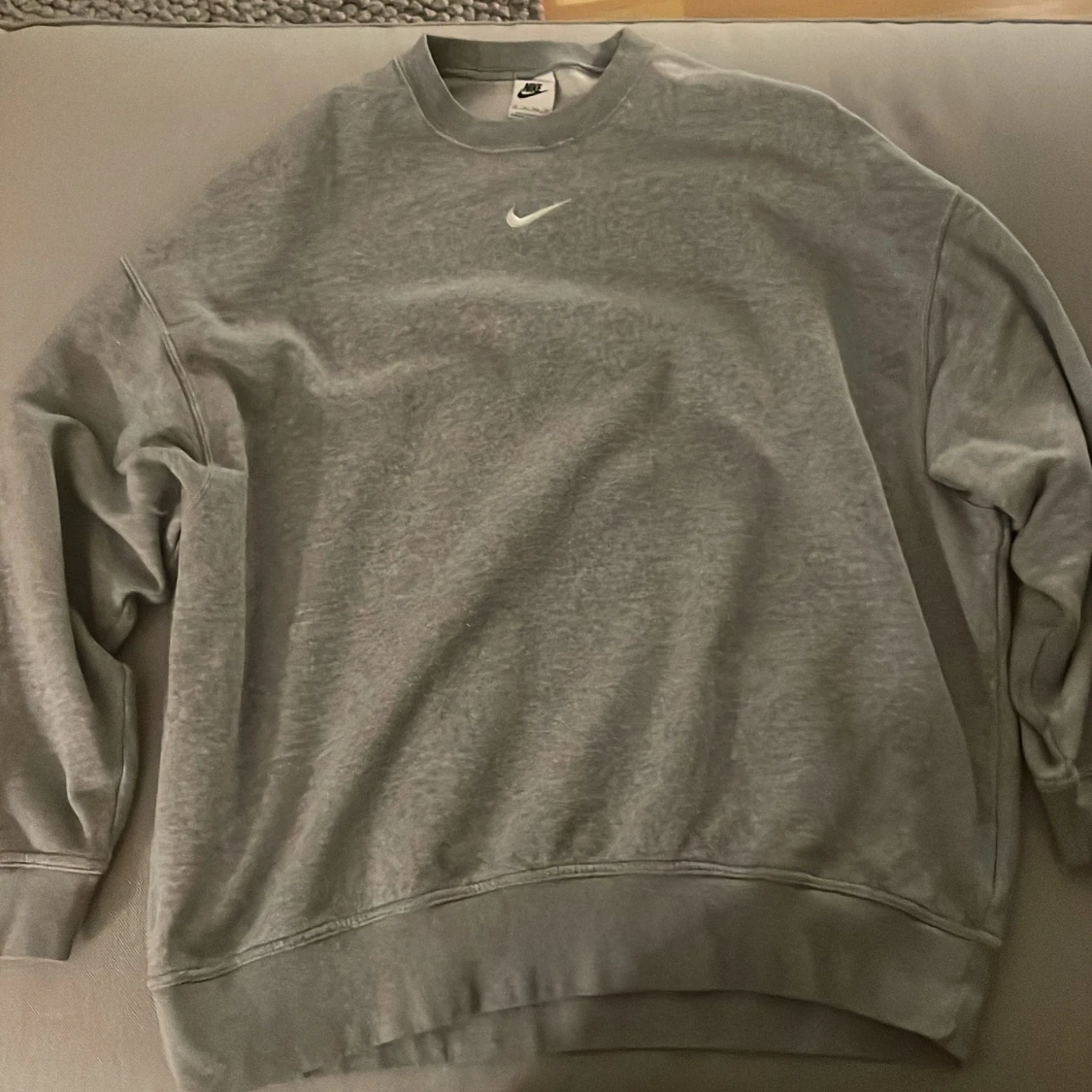 Grå oversize Nike sweatshirt 