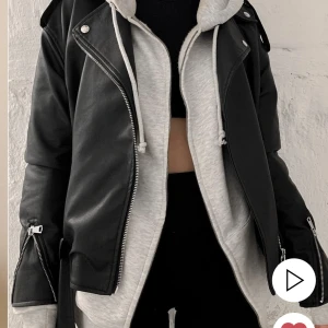 Läderjacka - Fakeläder jacka från missguided. Knappt använd. Pris kan diskuteras vid snabb affär. Köpare står för frakt