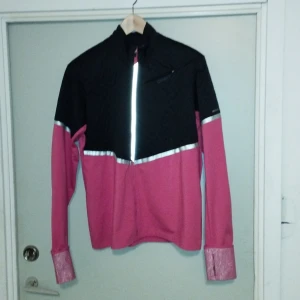 Löparjacka storlek xl - Skön jacka i fint skick  Passar storlek l/xl