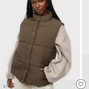 Väst - Köpt för 899:-  Endast använd 1 gång!