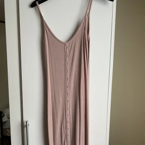 Klänning + tröja  - Klänning + tröja 