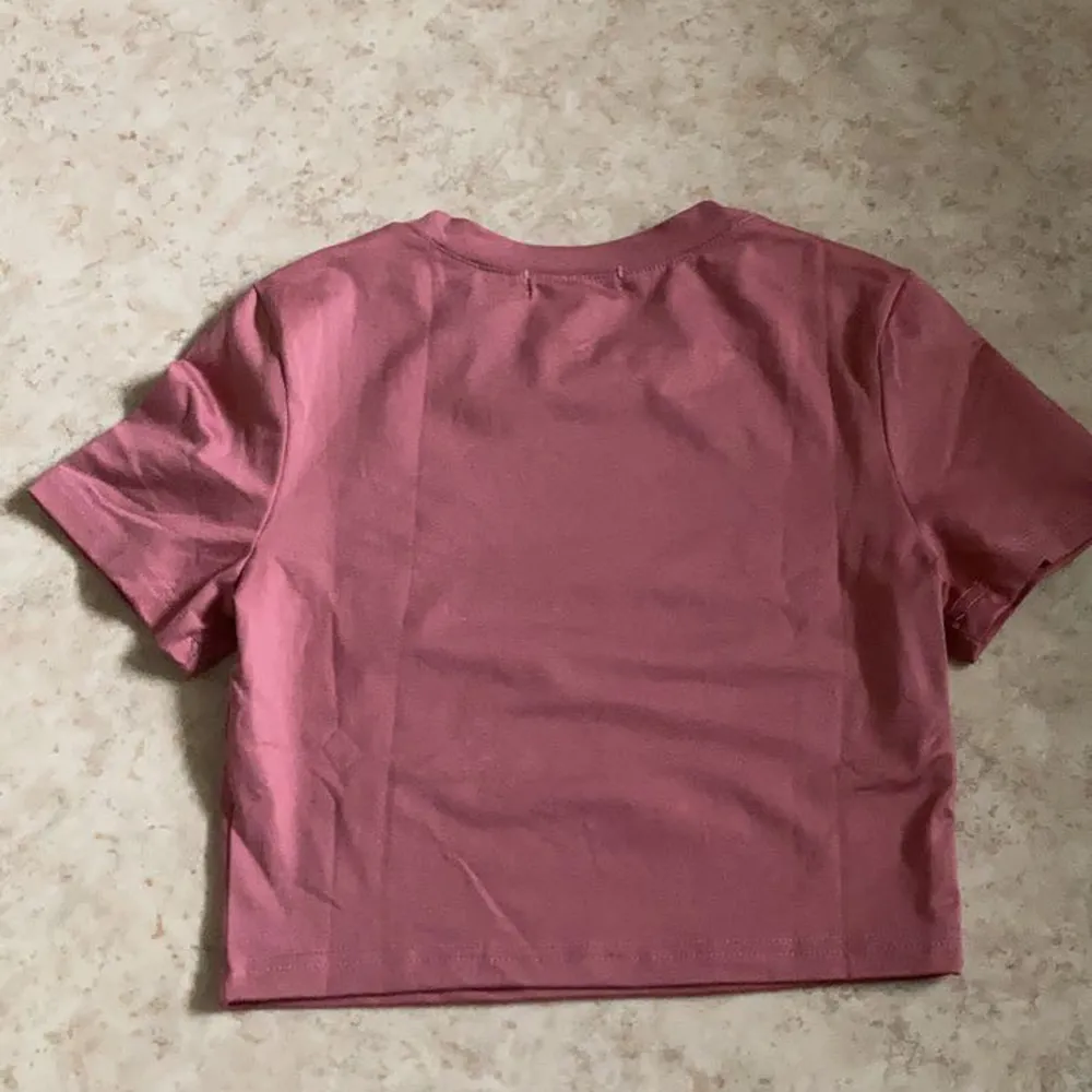 croppad tshirt som jag köpte på shein ca 2 år sedan eller lite mer, har inte använt bara provat. använd gärna 