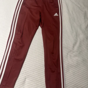 Adidas byxa - Adidas byxor i storlek xs. Oanvända pga fel storlek.