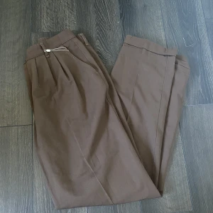 Kostymbyxor - Använda men mycket mer att ge!