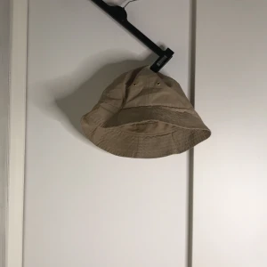 En hatt - En hatt köpt på H&M