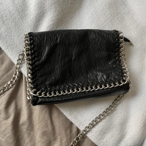 Väska - Tiamo väska! Köparen står för frakt