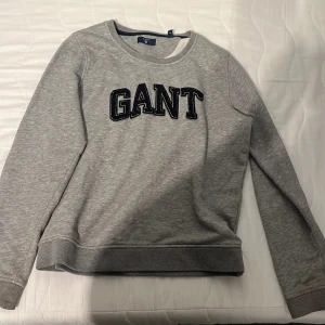 Tröja  - Kommer inte till användning längre. Använt under sommaren. Storlek M men sitter som S-XS. 💞