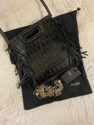 Maje väska - Säljer min fina Maje väska ❤️Köpt för 2550kr, undrar vad jag kan få för den. Jättefint skick men använd. Skriv om frågor!❤️Pris går att diskutera 