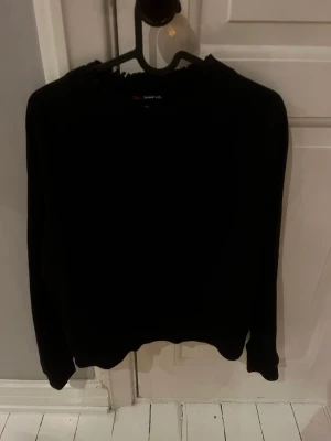Scotch and soda tröja  - Svart scotch ans soda tröja med super fin krage, storlek S