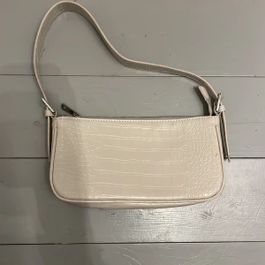 Gina Tricot handväska  - Liten handväska från gina tricot 