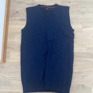 Sweater vest  - Condition: barley used