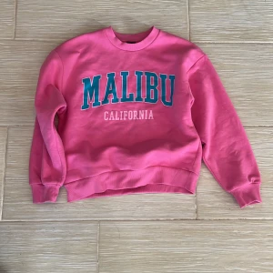 Tröja  - Kommer aldrig till användning. Använt 1 gång. Typ som ny.