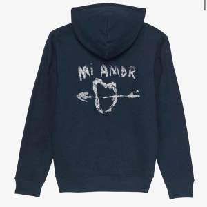 Säljer min fina nästan helt nya populära mi Amor hoddie i storlek S. Mörkblå. Original pris: 1300.  PRIS KAN DISKUTERAS!