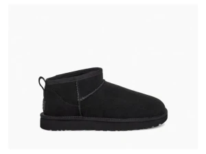 UGG skor - Säljer mina super fina ultra mini likadane Ugg pågrund av fel köp, storlek 37 passar även 36. Kommer tyvärr ej till användning, aldrig använda. Skriv privat om du är intresserad, köparen står för frakten💞