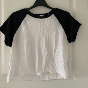 T-shirt  - Croppad T-shirt från New yorker i storlek L. Frakt tillkommer