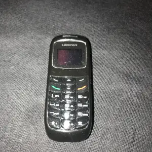 Säljer min lilla telefon som är lite mindre än en tändare. Funktioner: ringa,sms,bluetooth och alarm. För mer info och bilder kom på DM ! 