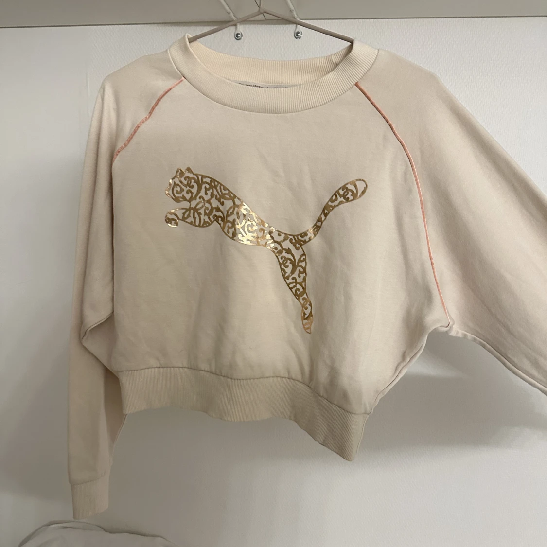 Croppad hoodie från puma 