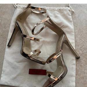 Golden heels with stripes from boohoo.  Size:37  Worn only once  