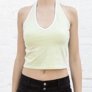 Halter-topp  - Topp från brandy melville, one size storlek. 
