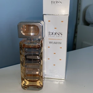 Parfym - Säljer denna för att jag redan har en likadan. Den luktar såå gott och är helt oanvänd❣️❣️