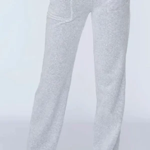 Söker juicy byxor  - Söker juicy byxor i stl xxs. Max för 700kr